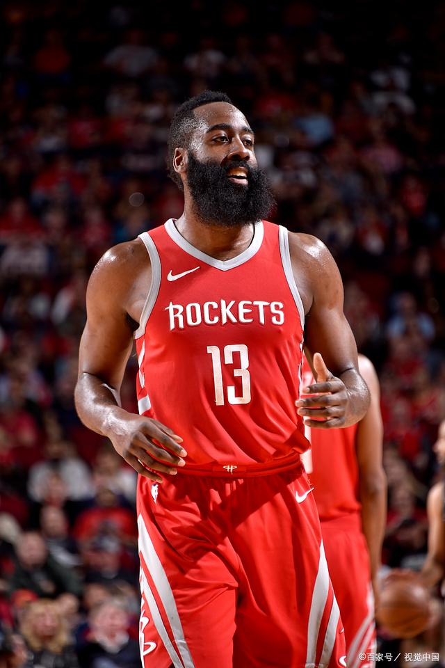 爱德华兹44分创赛季得分新高，单节19分+准绝平拯救球队（爱德华兹轰44分刷新赛季新高，单节19分+准绝平力挽狂澜）