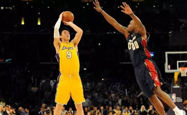 意媒：梅努是那不勒斯中场引援首选，备选方案包括弗拉泰西（意媒：那不勒斯中场补强首选梅努，弗拉泰西列入备选）