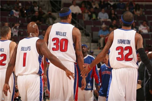 又是首开记录，麦卡在欧冠最近两球都是对皇马打进的（再度先拔头筹，麦卡近两粒欧冠进球均由对皇马打进）